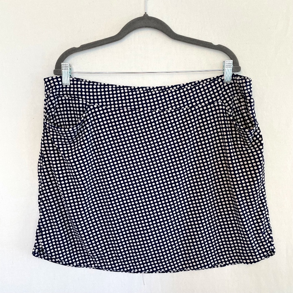 CHICO’S Women's Size 3 US XL Weekends Blue & White Polka Dot Skort Pockets